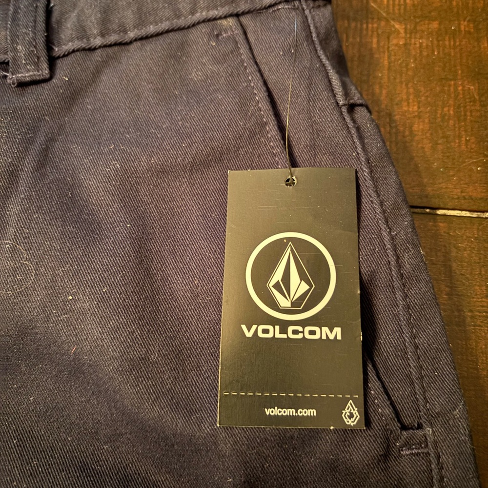 Volcom Black Flat Front Shorts Versatile Style - Picture 3 of 6